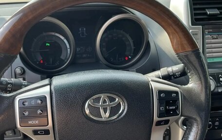 Toyota Land Cruiser Prado 150 рестайлинг 2, 2013 год, 4 000 000 рублей, 21 фотография
