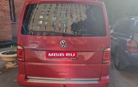 Volkswagen Multivan T6 рестайлинг, 2017 год, 5 000 000 рублей, 3 фотография