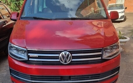 Volkswagen Multivan T6 рестайлинг, 2017 год, 5 000 000 рублей, 2 фотография