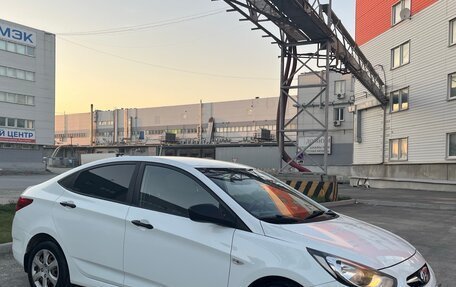 Hyundai Solaris II рестайлинг, 2013 год, 730 000 рублей, 2 фотография