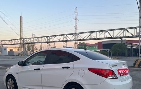 Hyundai Solaris II рестайлинг, 2013 год, 730 000 рублей, 3 фотография