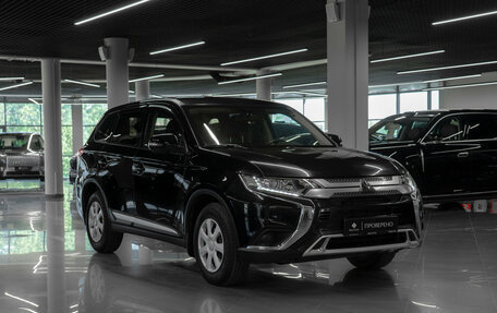Mitsubishi Outlander III рестайлинг 3, 2019 год, 2 180 000 рублей, 2 фотография