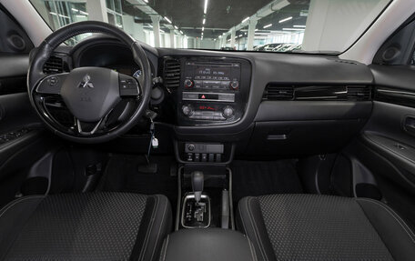 Mitsubishi Outlander III рестайлинг 3, 2019 год, 2 180 000 рублей, 8 фотография