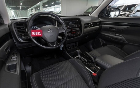 Mitsubishi Outlander III рестайлинг 3, 2019 год, 2 180 000 рублей, 7 фотография