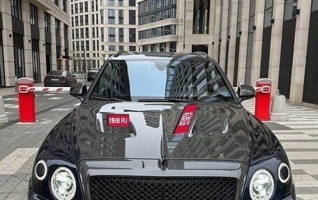 Bentley Bentayga I, 2016 год, 9 000 000 рублей, 3 фотография