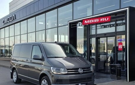 Volkswagen Caravelle T6 рестайлинг, 2019 год, 2 900 000 рублей, 1 фотография