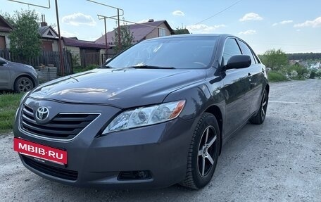 Toyota Camry, 2007 год, 690 000 рублей, 2 фотография