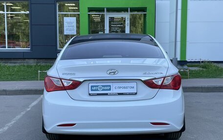 Hyundai Sonata VI, 2012 год, 990 000 рублей, 6 фотография