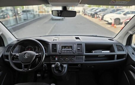 Volkswagen Caravelle T6 рестайлинг, 2019 год, 2 900 000 рублей, 10 фотография
