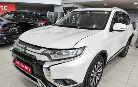 Mitsubishi Outlander III рестайлинг 3, 2019 год, 2 350 000 рублей, 1 фотография