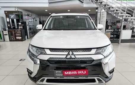 Mitsubishi Outlander III рестайлинг 3, 2019 год, 2 350 000 рублей, 2 фотография