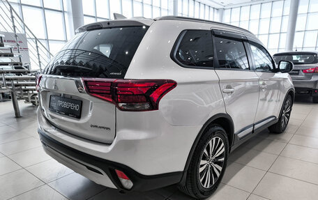 Mitsubishi Outlander III рестайлинг 3, 2019 год, 2 350 000 рублей, 5 фотография
