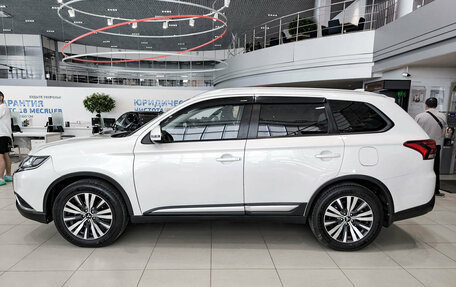 Mitsubishi Outlander III рестайлинг 3, 2019 год, 2 350 000 рублей, 8 фотография