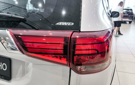 Mitsubishi Outlander III рестайлинг 3, 2019 год, 2 350 000 рублей, 10 фотография
