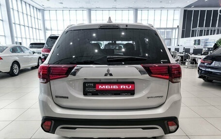 Mitsubishi Outlander III рестайлинг 3, 2019 год, 2 350 000 рублей, 6 фотография