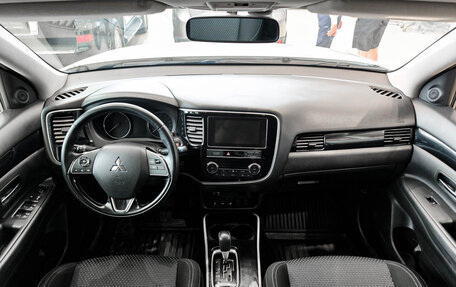 Mitsubishi Outlander III рестайлинг 3, 2019 год, 2 350 000 рублей, 14 фотография
