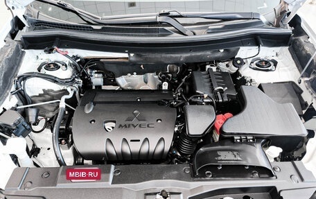 Mitsubishi Outlander III рестайлинг 3, 2019 год, 2 350 000 рублей, 9 фотография