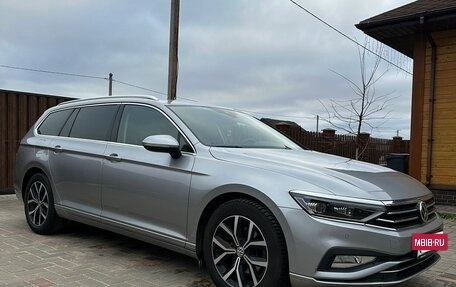 Volkswagen Passat B8 рестайлинг, 2019 год, 1 650 000 рублей, 2 фотография