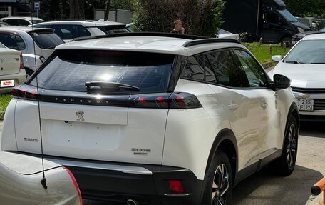 Peugeot 2008 II, 2022 год, 1 890 000 рублей, 2 фотография