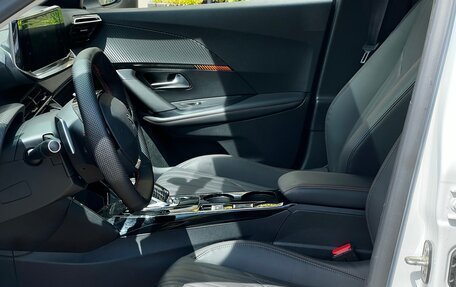Peugeot 2008 II, 2022 год, 1 890 000 рублей, 8 фотография