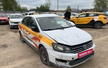 Volkswagen Polo VI (EU Market), 2019 год, 900 000 рублей, 2 фотография