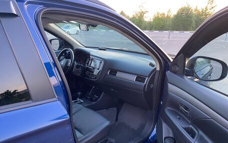 Mitsubishi Outlander III рестайлинг 3, 2013 год, 2 400 000 рублей, 9 фотография
