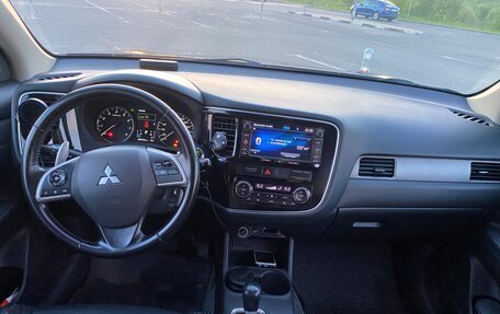 Mitsubishi Outlander III рестайлинг 3, 2013 год, 2 400 000 рублей, 8 фотография