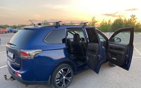 Mitsubishi Outlander III рестайлинг 3, 2013 год, 2 400 000 рублей, 5 фотография