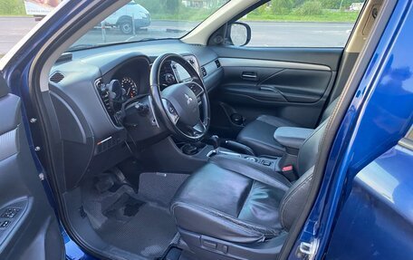 Mitsubishi Outlander III рестайлинг 3, 2013 год, 2 400 000 рублей, 11 фотография