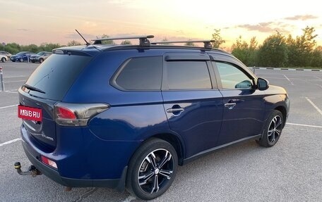 Mitsubishi Outlander III рестайлинг 3, 2013 год, 2 400 000 рублей, 3 фотография
