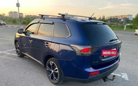 Mitsubishi Outlander III рестайлинг 3, 2013 год, 2 400 000 рублей, 4 фотография