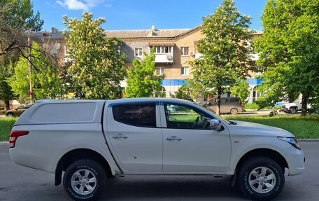 Mitsubishi L200 IV рестайлинг, 2017 год, 1 550 000 рублей, 2 фотография
