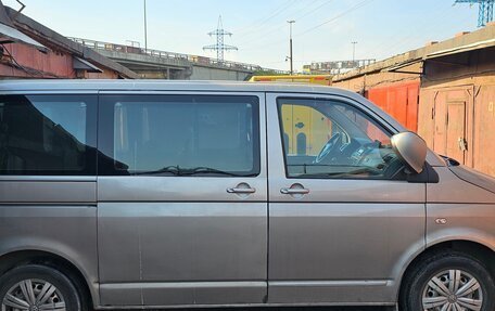 Volkswagen Caravelle T5, 2010 год, 1 250 000 рублей, 2 фотография