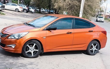 Hyundai Solaris II рестайлинг, 2015 год, 950 000 рублей, 2 фотография