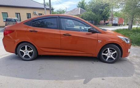 Hyundai Solaris II рестайлинг, 2015 год, 950 000 рублей, 3 фотография
