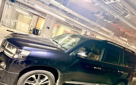 Toyota Land Cruiser 200, 2019 год, 10 800 000 рублей, 3 фотография
