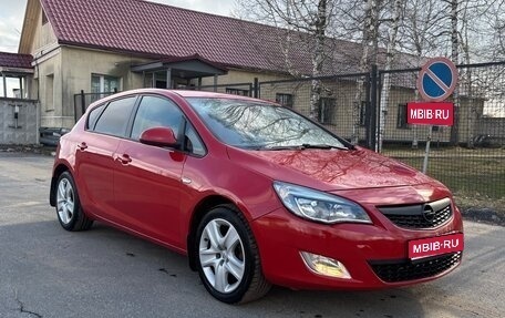 Opel Astra J, 2011 год, 450 000 рублей, 1 фотография