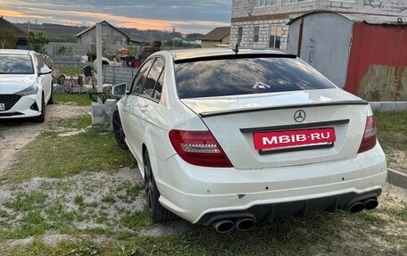 Mercedes-Benz C-Класс, 2011 год, 1 200 000 рублей, 10 фотография