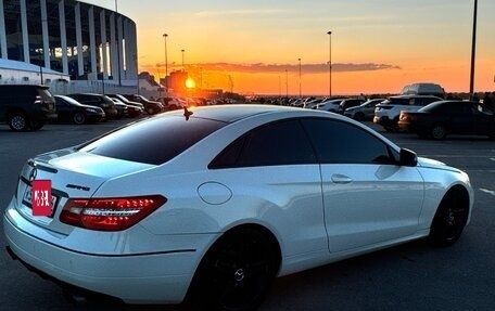 Mercedes-Benz E-Класс, 2011 год, 1 300 000 рублей, 4 фотография