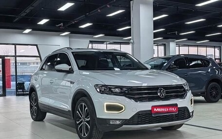 Volkswagen T-Roc I, 2022 год, 1 800 000 рублей, 1 фотография
