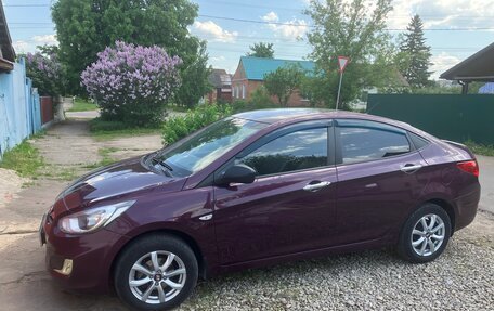 Hyundai Solaris II рестайлинг, 2013 год, 920 000 рублей, 1 фотография