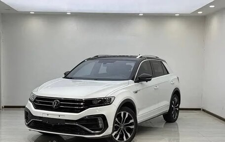 Volkswagen T-Roc I, 2023 год, 1 928 000 рублей, 1 фотография