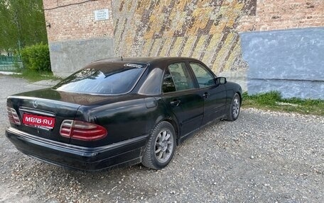 Mercedes-Benz E-Класс, 2000 год, 510 000 рублей, 1 фотография