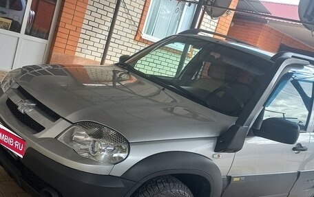 Chevrolet Niva I рестайлинг, 2017 год, 840 000 рублей, 1 фотография