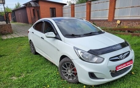 Hyundai Solaris II рестайлинг, 2013 год, 410 000 рублей, 1 фотография
