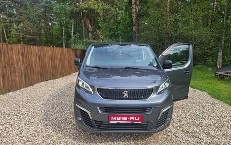 Peugeot Traveller I, 2018 год, 3 300 000 рублей, 1 фотография
