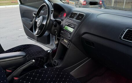 Volkswagen Polo VI (EU Market), 2011 год, 700 000 рублей, 10 фотография