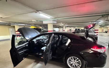 Toyota Camry, 2018 год, 2 700 000 рублей, 4 фотография