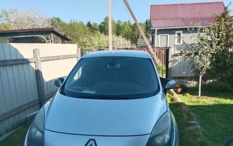 Renault Scenic III, 2011 год, 650 000 рублей, 2 фотография