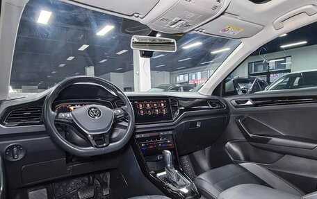 Volkswagen T-Roc I, 2022 год, 1 800 000 рублей, 2 фотография